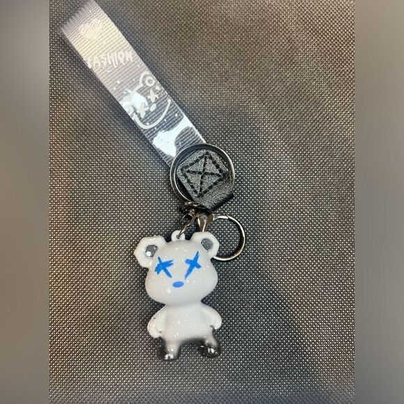 Gray Bear Keychain with Lanyard - Trendy Accessory - Picture 4 of 5
